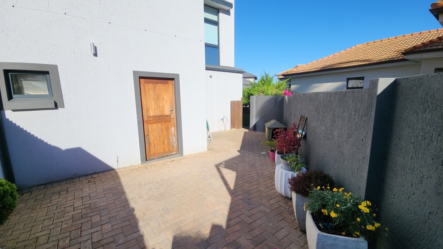 4 Bedroom Property for Sale in Hartenbos Heuwels Western Cape